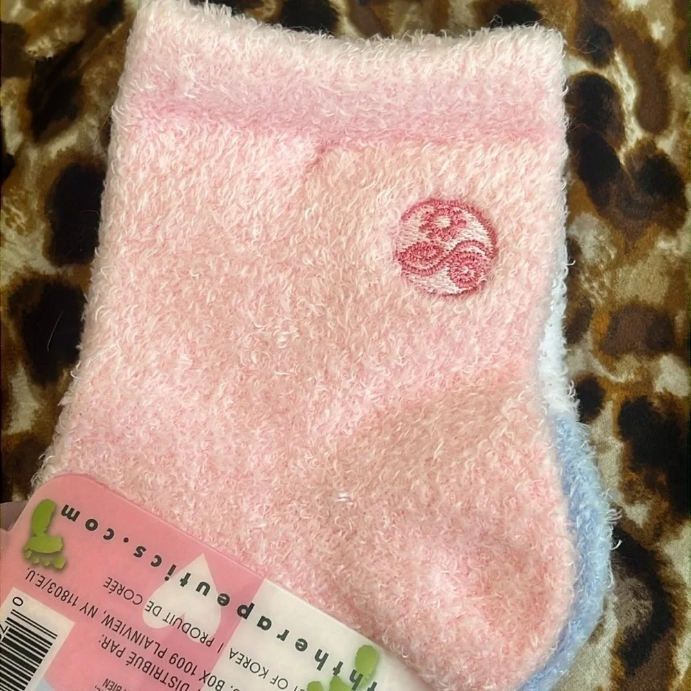 Brand New Earth Therapeutics 2 Pairs of Aloe Socks Moisturizing Pink Hearts